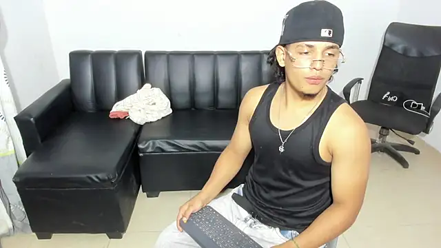 Snapshot of samxx_muscle chatting on May 15, 2026, 4:58 pm samxx muscle online show from May 15, 2026, 4:58 pm