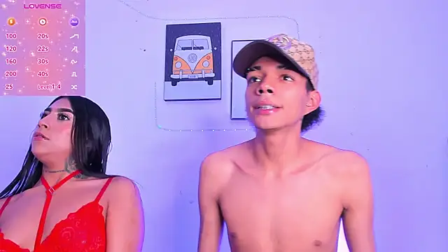 Snapshot of candyandmarilyn chatting on January 18, 2026, 10:24 pm candyandmarilyn online show from January 18, 2026, 10:24 pm