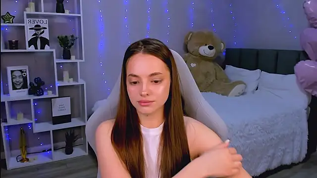 MelanieAlves online show from April 14, 2026, 3:07 pm