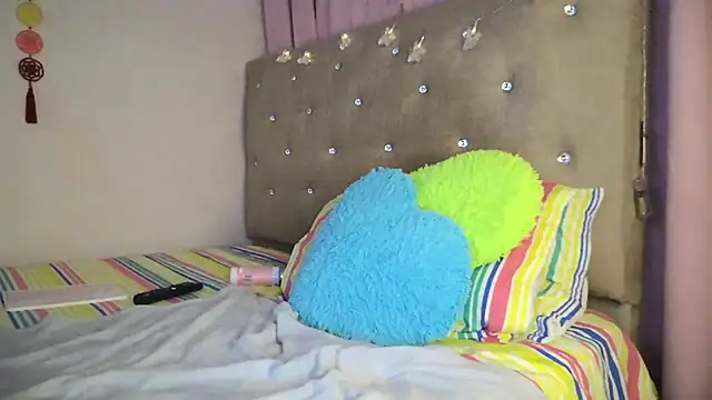 sofia8428 online show from October 20, 2025, 9:48 pm