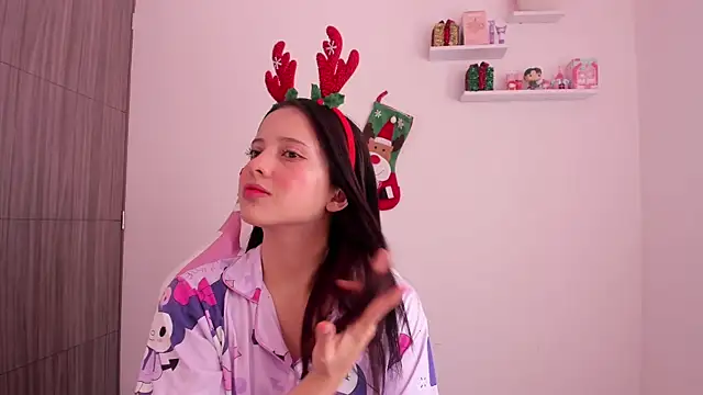 ImBunnyNova online show from December 17, 2025, 1:39 pm