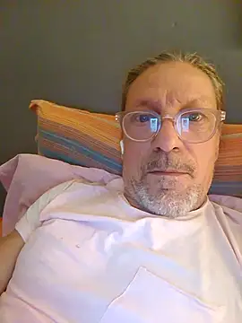 Deddyitalia3p online show from October 9, 2025, 9:57 pm