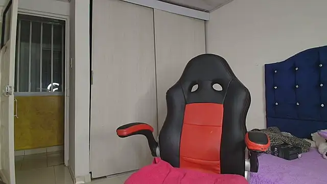 lovehotpink online show from October 11, 2025, 11:25 pm