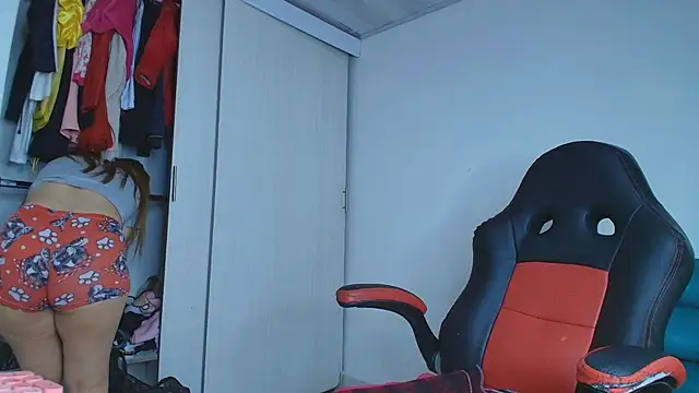 lovehotpink online show from December 2, 2025, 8:48 pm