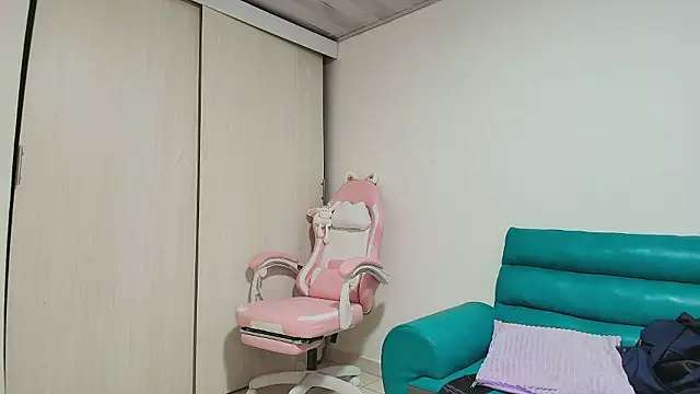 lovehotpink online show from January 12, 2026, 8:52 am