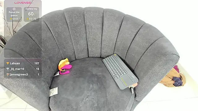 Elaine87  online show from March 23, 2025, 2:26 am