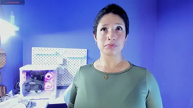 Elaine87  online show from November 19, 2025, 9:48 pm