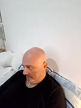 Alexis Bull online show from November 15, 2025, 4:03 pm