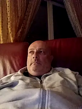 Alexis Bull online show from April 8, 2026, 11:16 pm