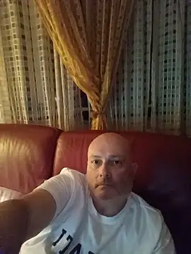 Alexis Bull online show from May 26, 2026, 10:39 pm