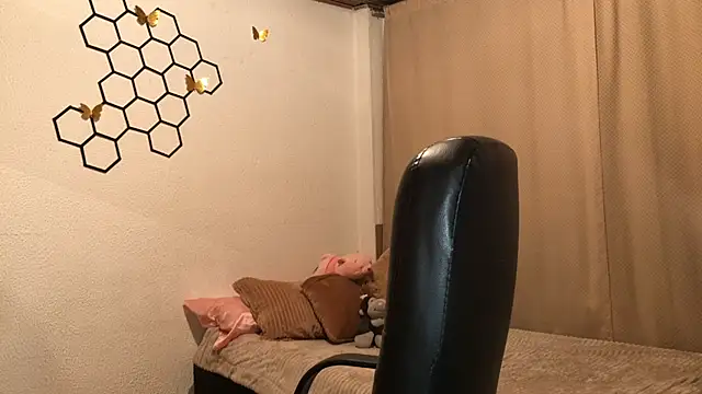 amelia hall online show from October 7, 2025, 12:02 pm