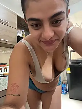 carlafox05 online show from July 15, 2026, 3:06 pm