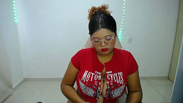 natalietits1 online show from December 3, 2025, 5:44 pm