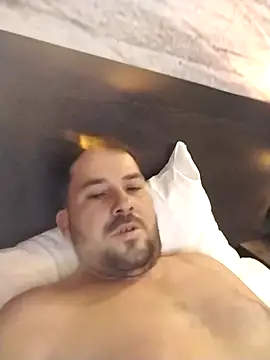 iunutmi online show from October 6, 2025, 7:33 pm