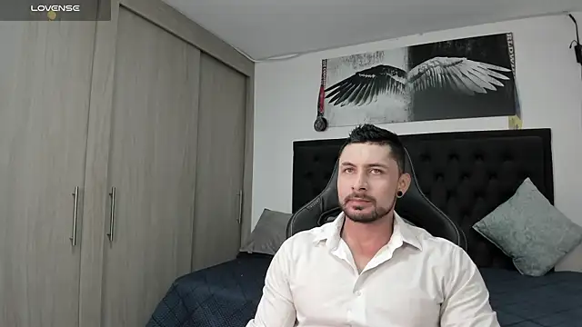 santi aesthetic online show from September 26, 2025, 2:48 am