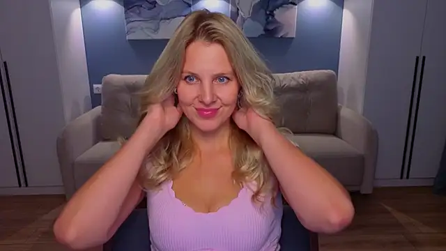 MelanieBennett online show from July 13, 2026, 8:17 am