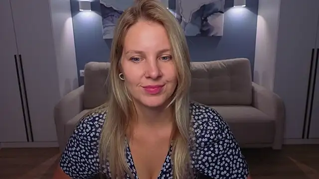 MelanieBennett online show from July 19, 2026, 8:51 am