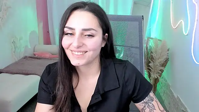 ValeriiMills online show from December 15, 2025, 2:43 pm