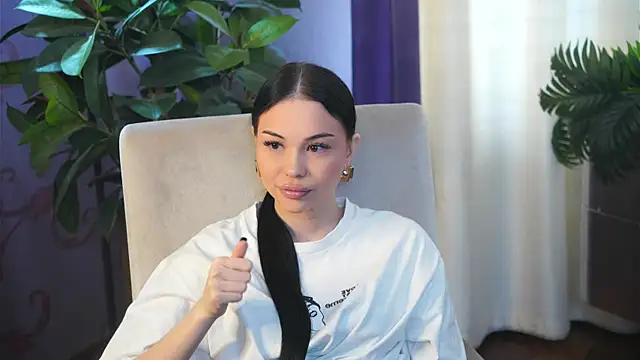 MaidaHayne online show from March 21, 2025, 12:06 pm