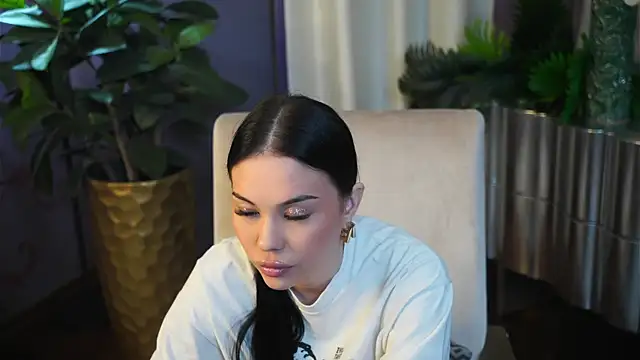 MaidaHayne online show from March 21, 2025, 3:35 pm