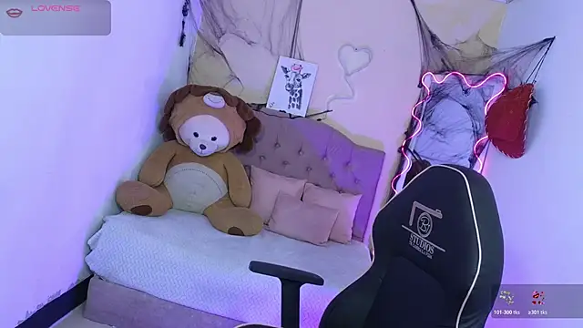 Snapshot of kissy_tay chatting on October 24, 2025, 11:39 am kissy tay online show from October 24, 2025, 11:39 am