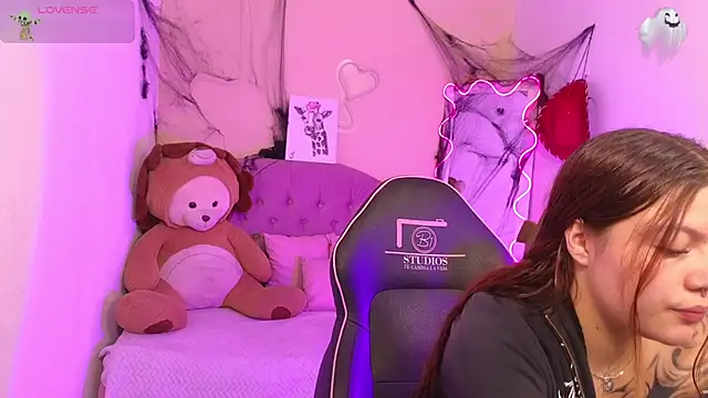 Snapshot of kissy_tay chatting on October 30, 2025, 11:44 am kissy tay online show from October 30, 2025, 11:44 am