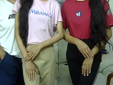 Snapshot of SistersLove3 chatting on March 22, 2025, 4:47 pm SistersLove3 online show from March 22, 2025, 4:47 pm