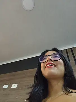 Pretty roxxyy online show from November 7, 2025, 12:27 pm