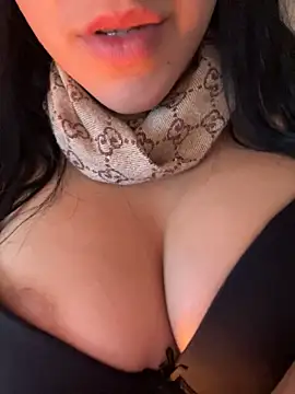 QueenLujaine online show from February 15, 2026, 2:36 pm