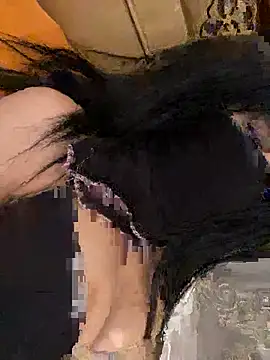 QueenLujaine online show from April 19, 2026, 1:21 pm