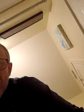 Snapshot of moasslicker chatting on March 20, 2025, 9:04 am moasslicker online show from March 20, 2025, 9:04 am