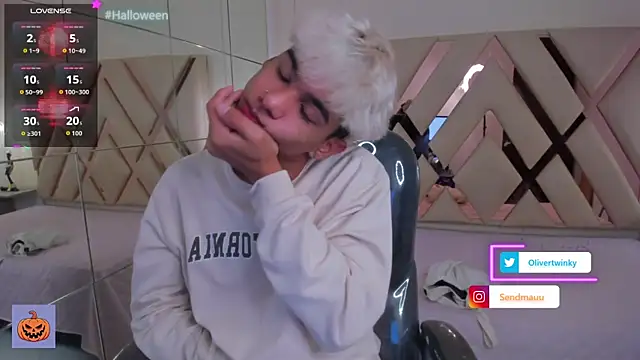 OliverTwinky online show from October 3, 2025, 1:30 pm