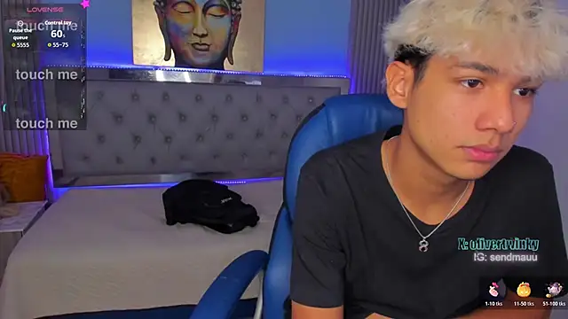 OliverTwinky online show from November 12, 2025, 7:35 pm