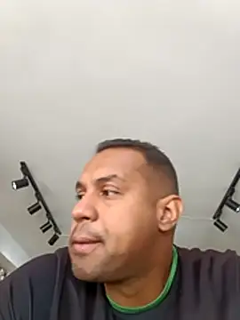 elnegro707070 online show from November 9, 2025, 3:21 pm