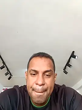 elnegro707070 online show from November 16, 2025, 5:07 pm