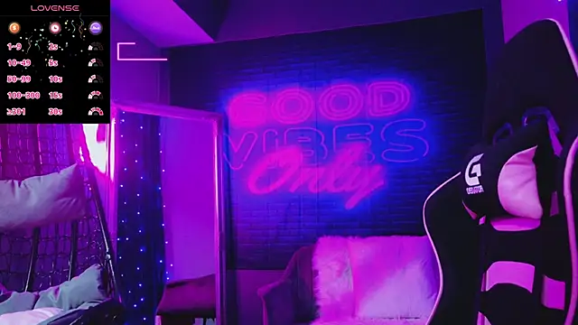 AlessiaCroft online show from December 3, 2025, 5:04 am