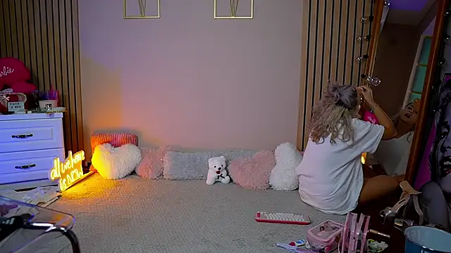 SabrinaJade online show from September 9, 2025, 5:07 am