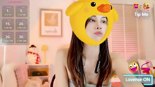 LunaBelle1984 online show from December 3, 2025, 1:53 pm