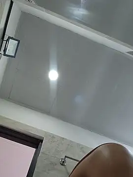 Rosa Warreen  online show from November 3, 2025, 12:17 pm