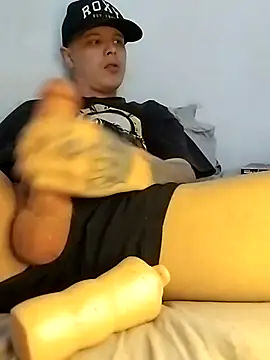 erickdlima1 online show from October 8, 2025, 4:37 pm