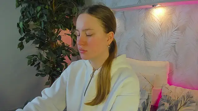 Snapshot of Candy_Cansew chatting on September 19, 2025, 12:02 am Candy Cansew online show from September 19, 2025, 12:02 am