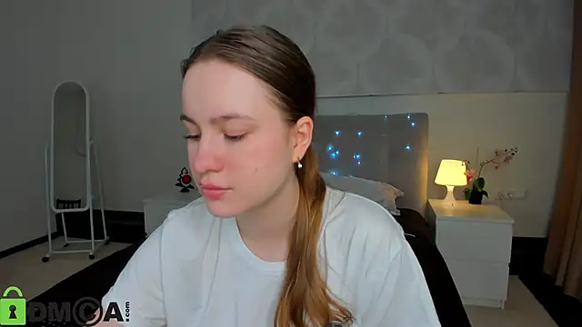 Candy Cansew online show from December 15, 2025, 9:24 am