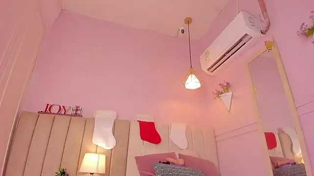  lucia 18 online show from December 18, 2025, 6:47 pm