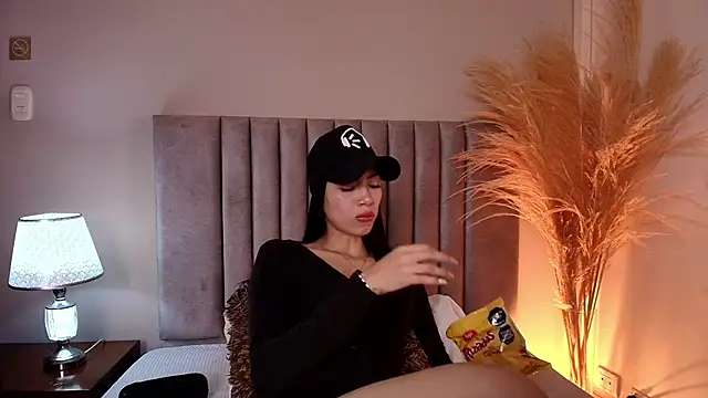 AbbieJoness  online show from November 6, 2025, 11:44 am