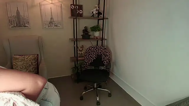 Snapshot of _Victoria_Collins chatting on June 17, 2026, 11:12 am Victoria Collins online show from June 17, 2026, 11:12 am