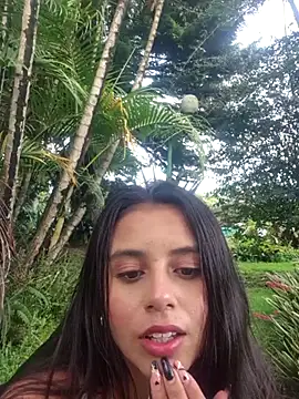 Lunaluxe1001 online show from November 11, 2025, 1:11 pm