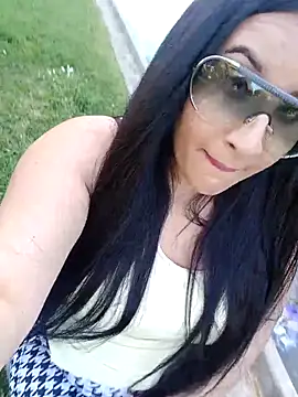 hotCOUPLEPETRA online show from April 14, 2026, 5:19 pm