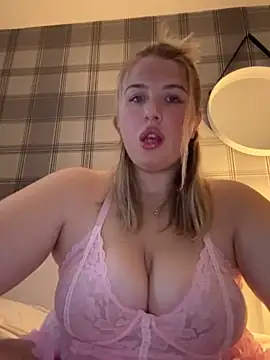 CutieCurvyGirlxo online show from September 14, 2025, 5:01 pm