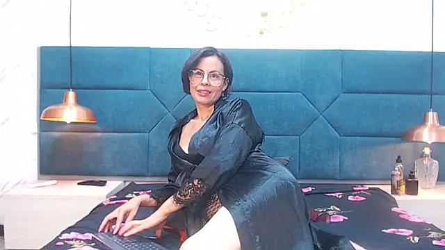 amanda ramirez online show from March 24, 2026, 10:15 pm