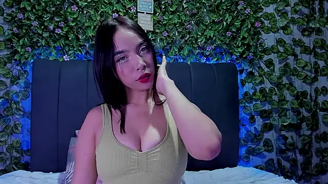 evelin 33 online show from September 19, 2025, 7:03 pm